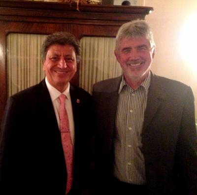 Karl mit Ismail nach der Rede