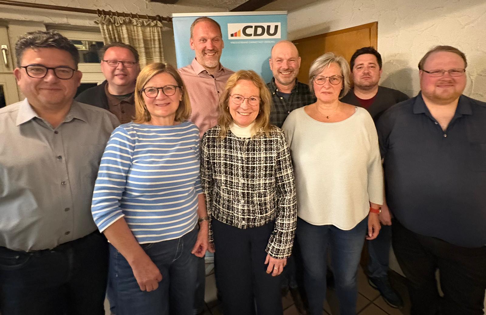 v.l.  Rainer B�cker, Frank Klock, Roswitha Peters, Peter Seeger, Birgit K�nig, Kay Storck, Ruth Juhrig, Ren� Schallert, Sebastian Lieb  (Bild Kathrin Seeger)
und Ren� Schallert   (Bild Kathrin Seeger)